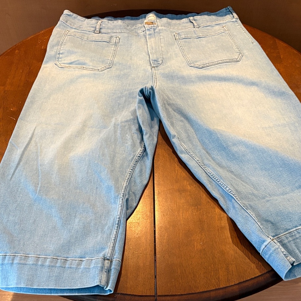 Anthropologie Maeve Light Wash Cropped Jeans